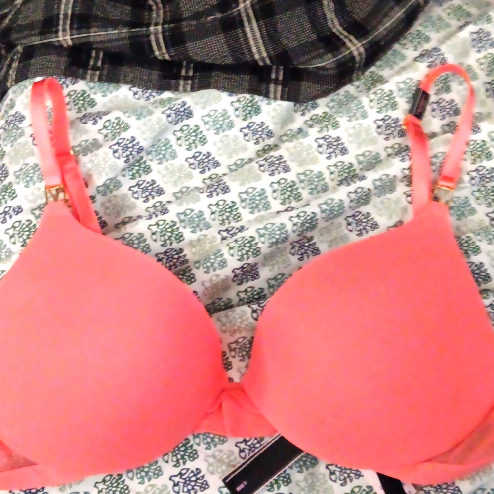 Uplift plunge | Pink Victoria Secret Bra